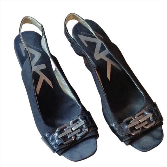 Anne Klein Black Heels with Glossy Finish - Picture 1 of 8